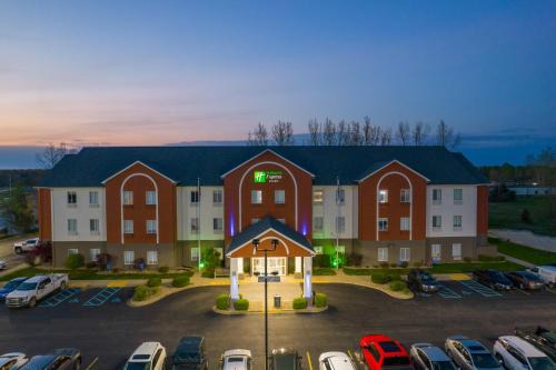 Bedford Hotel | Holiday Inn Express Hotel & Suites Bedford by IHG