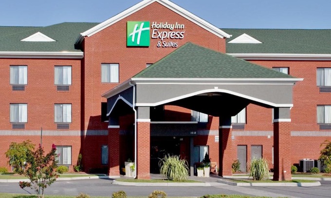 Suffolk Hotel | Holiday Inn Express Hotel & Suites Suffolk by IHG