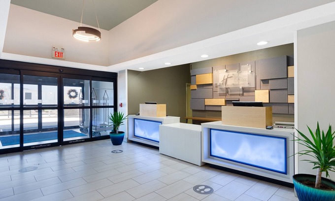 Weston Hotel | Holiday Inn Express Hotel & Suites Weston by IHG