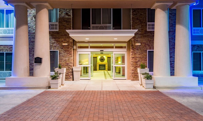 Hobbs Hotel | Holiday Inn Express Hotel & Suites Hobbs by IHG