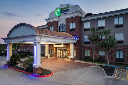 Winnie Hotel | Holiday Inn Express Hotel & Suites Winnie by IHG