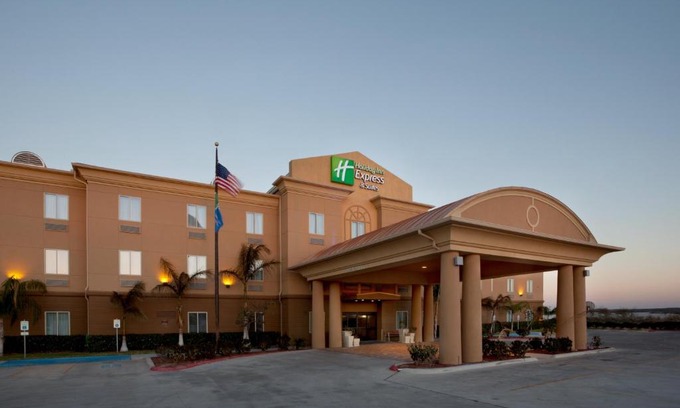 Zapata Hotel | Holiday Inn Express Hotel & Suites Zapata by IHG