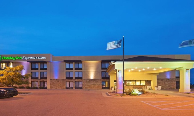 Colby Hotel | Holiday Inn Express Hotel & Suites Colby by IHG