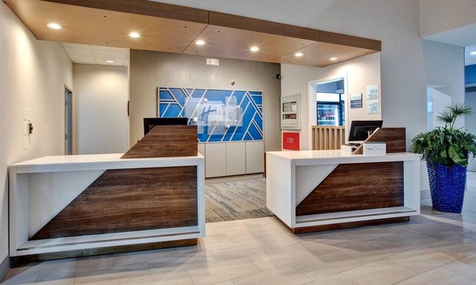 Dover Hotel | Holiday Inn Express Hotel & Suites Dover by IHG