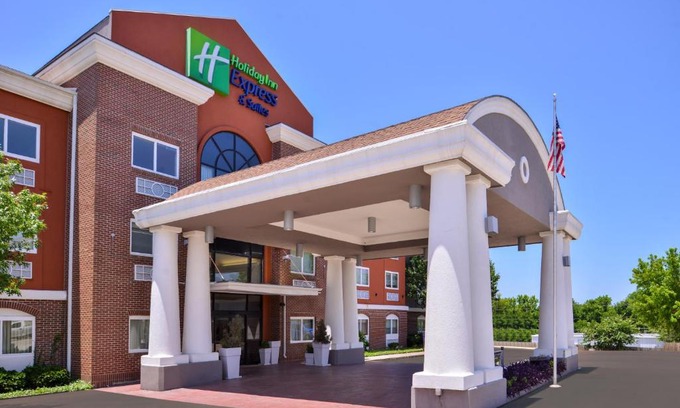 Elgin Hotel | Holiday Inn Express Hotel & Suites Elgin by IHG
