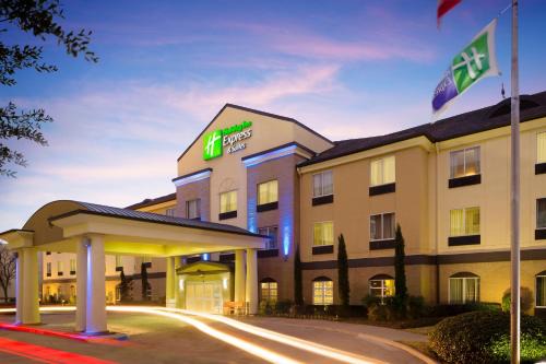 Grapevine Hotel | Holiday Inn Express Hotel and Suites DFW-Grapevine by IHG