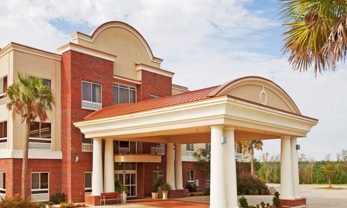 Lucedale Hotel | Holiday Inn Express Hotel & Suites Lucedale by IHG