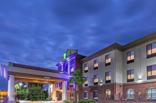 Picayune Hotel | Holiday Inn Express Hotel & Suites Picayune by IHG