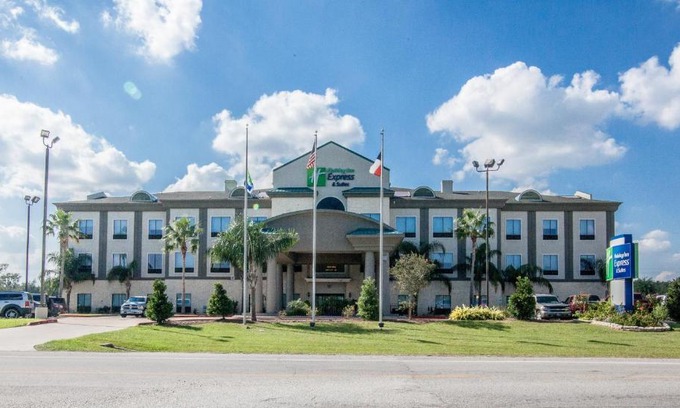 Alvin Hotel | Holiday Inn Express Houston-Alvin by IHG