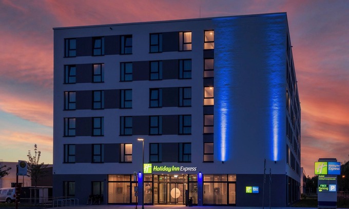 Fischeln Hotel | Holiday Inn Express Krefeld - Dusseldorf by IHG