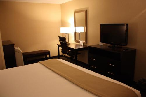 Ludlow Hotel | Holiday Inn Express - Ludlow - Chicopee Area by IHG
