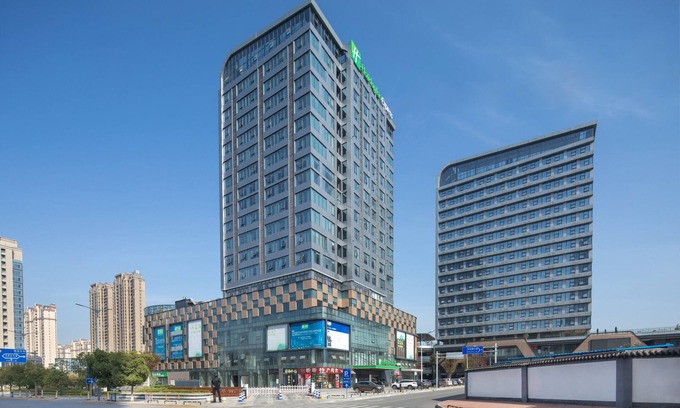 Nanchang Hotel | Holiday Inn Express Nanchang West Station by IHG