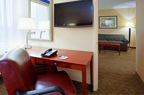 Ramsey Hotel | Holiday Inn Express Ramsey Mahwah by IHG