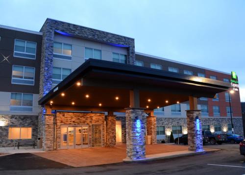 Monroeville Hotel | Holiday Inn Express & Suites - Pittsburgh - Monroeville by IHG