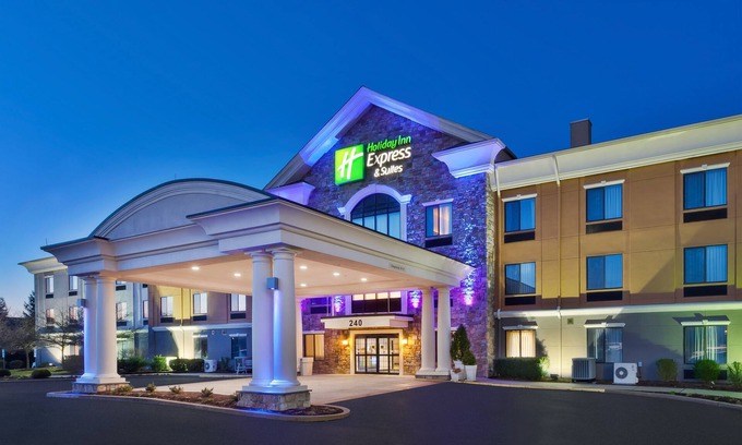 Warminster Hotel | Holiday Inn Express & Suites Warminster - Horsham by IHG