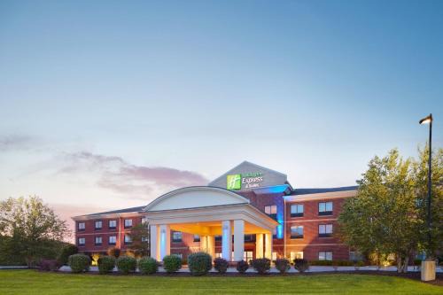 Bridgeport Hotel | Holiday Inn Express & Suites Bridgeport by IHG