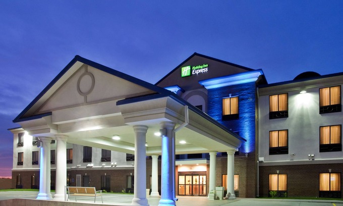 McPherson Hotel | Holiday Inn Express & Suites McPherson by IHG