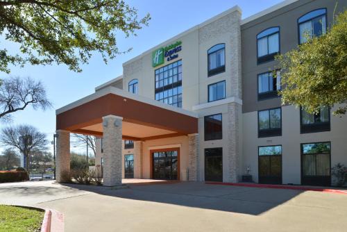 Georgian Acres Hotel | Holiday Inn Express & Suites Austin North Central by IHG