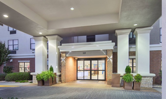 Byron Hotel | Holiday Inn Express & Suites Byron by IHG