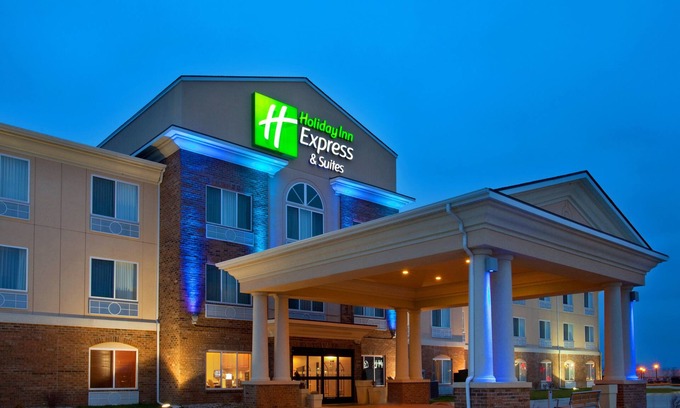 Mattoon Hotel | Holiday Inn Express & Suites Mattoon by IHG