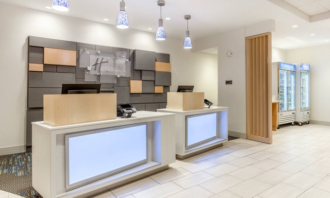 Ottawa Hotel | Holiday Inn Express & Suites Ottawa by IHG