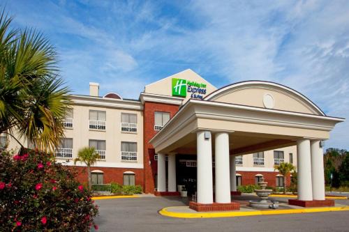 Quincy Hotel | Holiday Inn Express & Suites Quincy I-10 by IHG