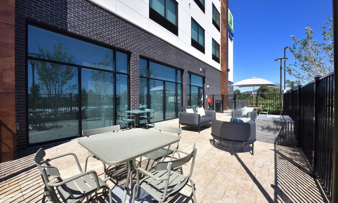 Spring Hotel | Holiday Inn Express & Suites Spring - Woodlands Area by IHG