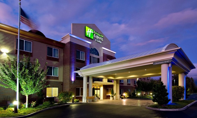 Central Point Hotel | Holiday Inn Express Hotel & Suites Medford-Central Point by IHG