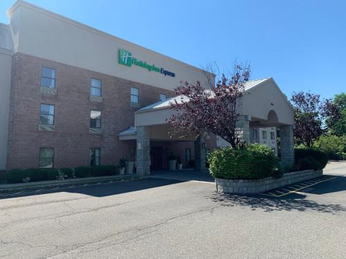 Fort Montgomery Hotel | Holiday Inn Express Hotel & Suites West Point-Fort Montgomery by IHG