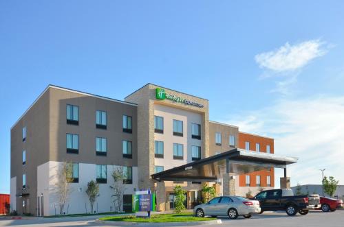 South Oklahoma City Hotel | Holiday Inn Express & Suites Oklahoma City Mid - Arpt Area by IHG