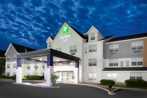 Port Washington Hotel | Holiday Inn Express & Suites Port Washington by IHG