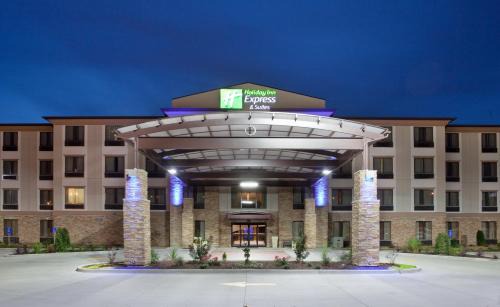 Airport Township Hotel | Holiday Inn Express & Suites St Louis Airport by IHG