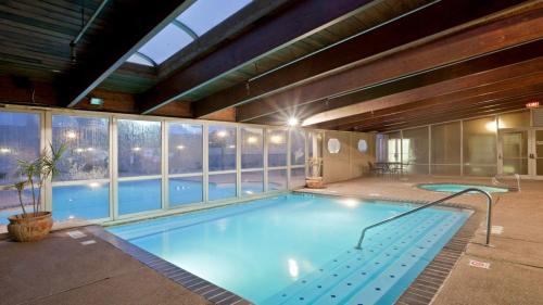 Lenexa Hotel | Holiday Inn Hotel & Suites Overland Park-West by IHG