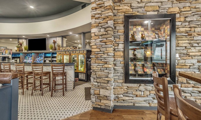 South Lethbridge Hotel | Holiday Inn Lethbridge by IHG