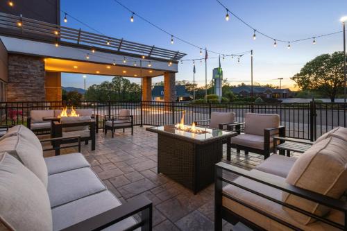 Cave Spring Hotel | Holiday Inn Roanoke - Tanglewood Route 419 & I 581 by IHG
