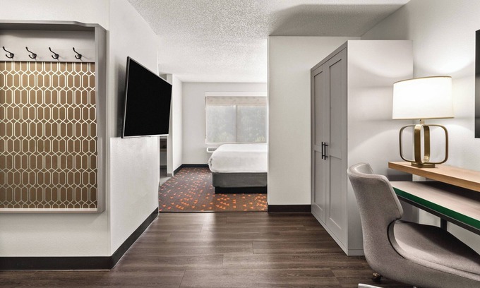 Bothell Hotel | Holiday Inn & Suites Bothell by IHG