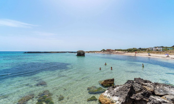 Torre Specchia Ruggeri Apartment | Holiday Apartment "Monolocale Amare 2" close to the Beach with Garden