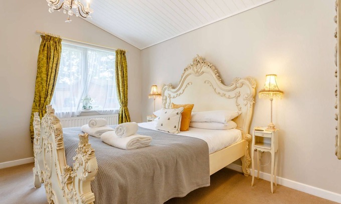 Churchill Apartment | Holiday Lodge in The Cotswolds