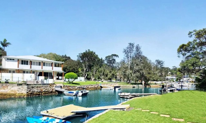 Newport House | Holiday on the Waterfront in Pittwater -Beach, Swim, Kayak, Boat, Fish and More!