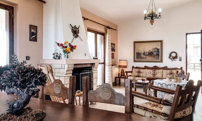 Chalcis Cottage | Holiday villa with sea view in Paralia Avlidas