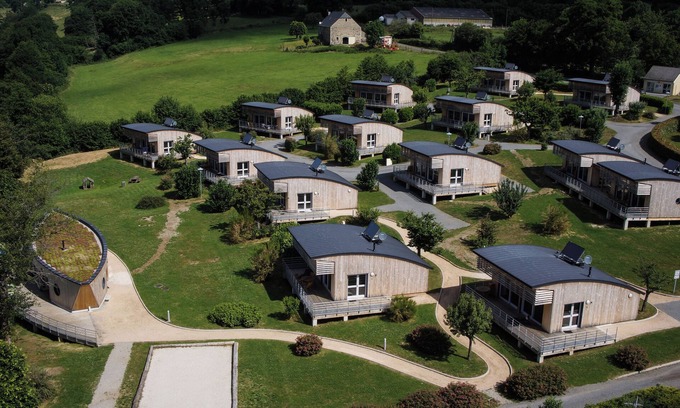 Menet Ski Chalet | HOLIDAY VILLAGE OF LAKE MENET/FACING LAKE 14 HECTARES