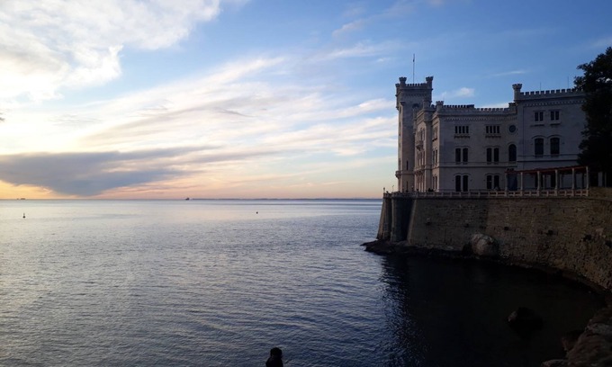 Trieste City Centre Apartment | Holiday Virginia, a stone's throw from the sea and Piazza Unità d'Italia