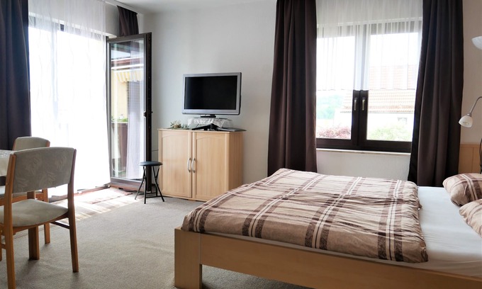 Seligenthal Apartment | Holidayflat with balcony, seperate entrance, near Thuringian Forest