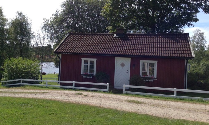 Tvarred House | Holidays at the lake in southern Sweden with a boat