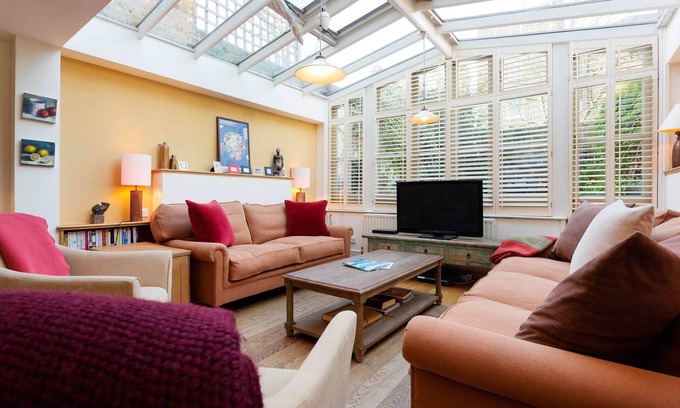 Norland House | Holland Park Townhouse, by Veeve