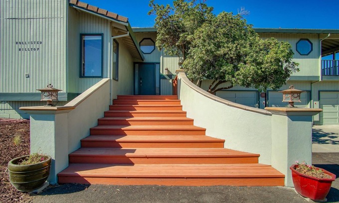 Hollister House | Hollister Hilltop Home