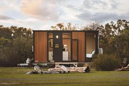 Laharum House | Hollow Mountain Getaway 1 by Tiny Away