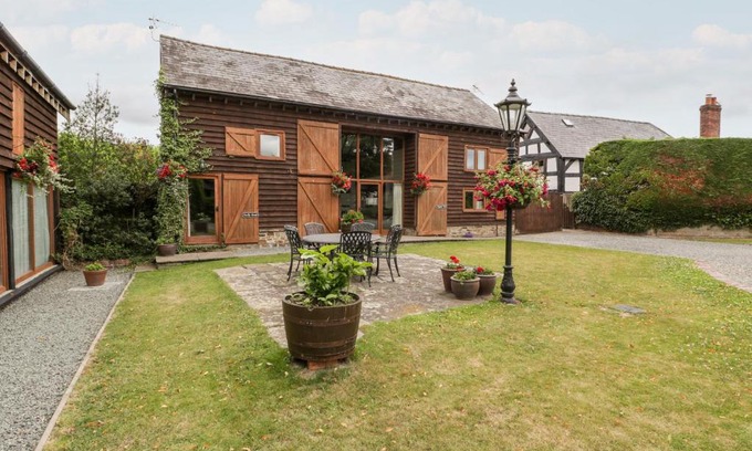 Pembridge House | Holly Bush