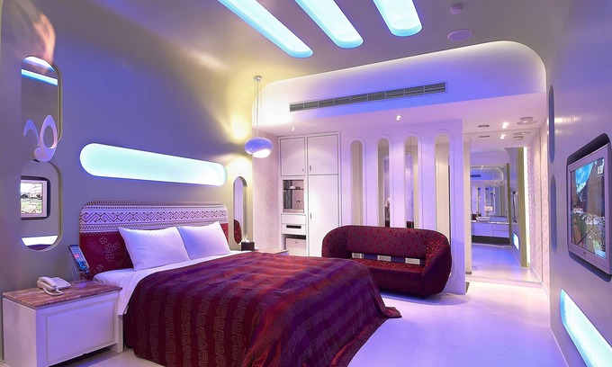 Pitou Hotel | Holly Wood Motel