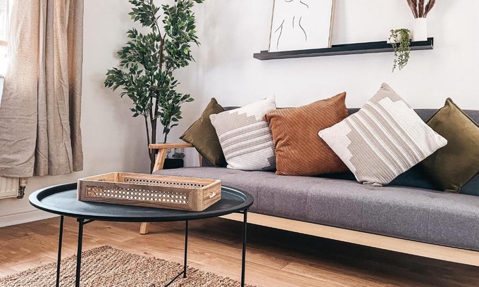 Rogerstone Apartment | Hollybush Apartment, by Solace Stays